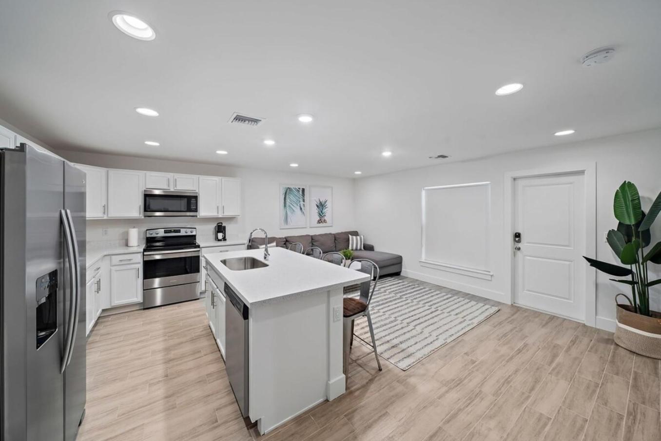 New! Few Minutes To Downtown, 10 To The Beach! West Palm Beach Dış mekan fotoğraf